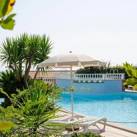 Дом отдыха Modern Farmhouse In With Pool Торторето